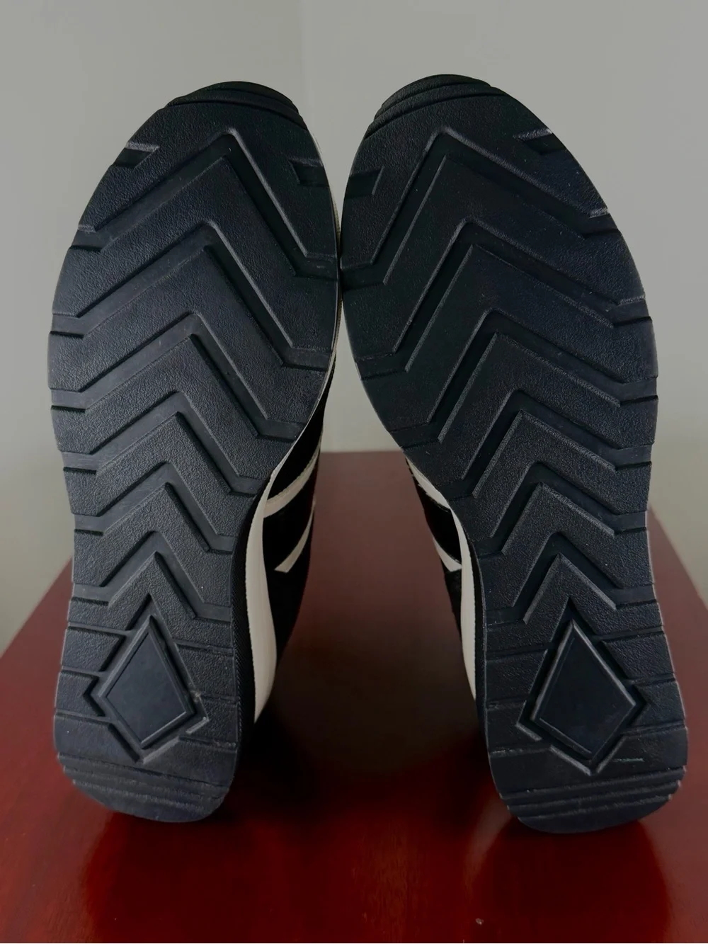 Michael Kors MK Black White Platform Sneakers Women’s 9.5M
